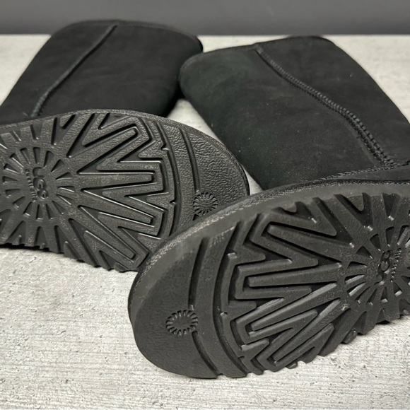 New UGG Youth 3 Black Classic Tall ll Boots 5229 Genuine Leather Sheepskin -$160 - Picture 3 of 10